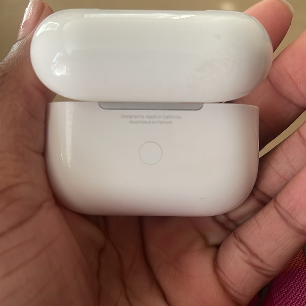 AirPod Pro Case - Picture 2 of 3